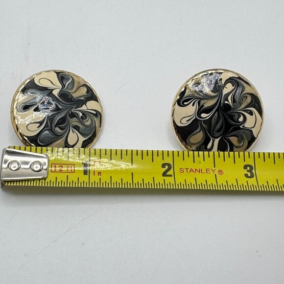 80s Swirl Enamel Round Button Earrings Black Cream Gold Clip-On Metal Retro - Picture 2 of 9